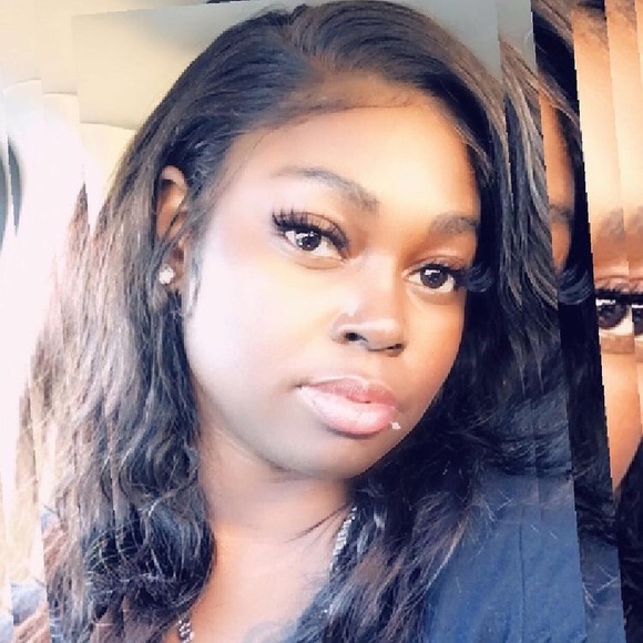 Meet your Posher, Dominique - Picture 1 of 1